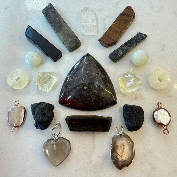 Natural Stone and Crystal Pendant Lot - Picture 15 of 16